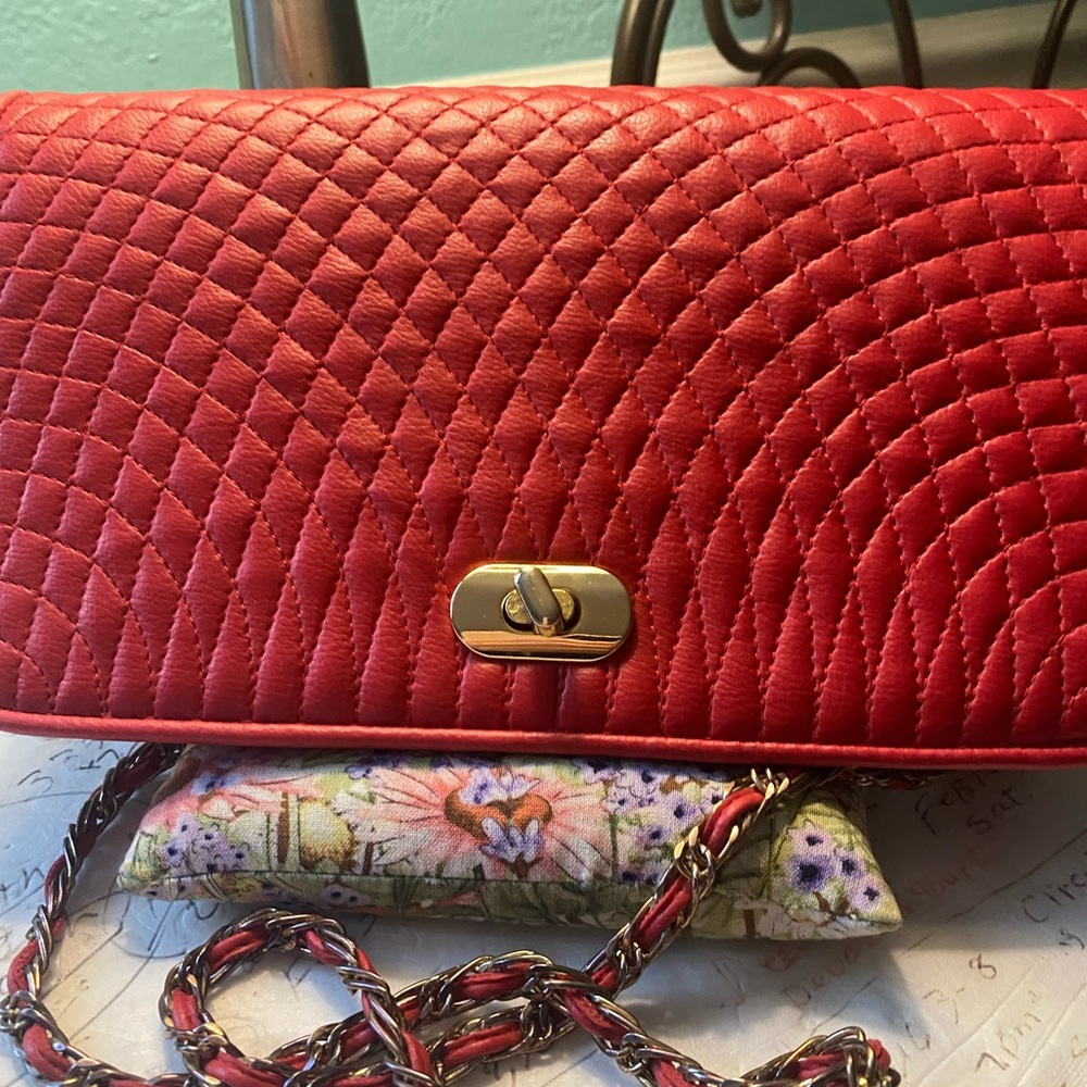 Andi vintage red shoulder or crossbody bag EUC